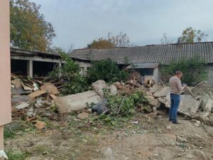 „Градска чистоћа“ и хуманитарна Фондација „Заједно за осмех“ помогле породици Младеновић из Борче