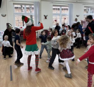 „НОВОГОДИШЊА ЧАРОЛИЈА“ И ПАКЕТИЋИ ЗА МАЛИШАНЕ ЗАПОСЛЕНИХ „ГРАДСКЕ ЧИСТОЋЕ“